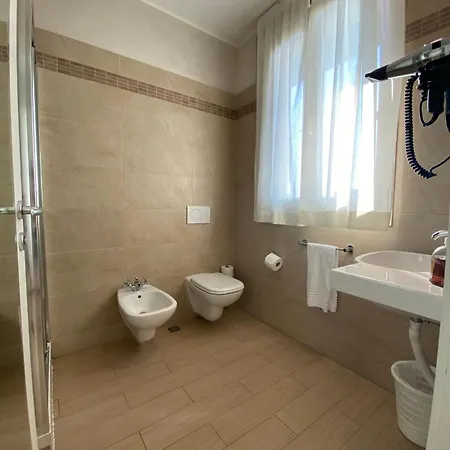 Marina Beach Hotel *