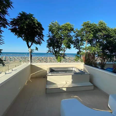 Marina Beach Hotel *