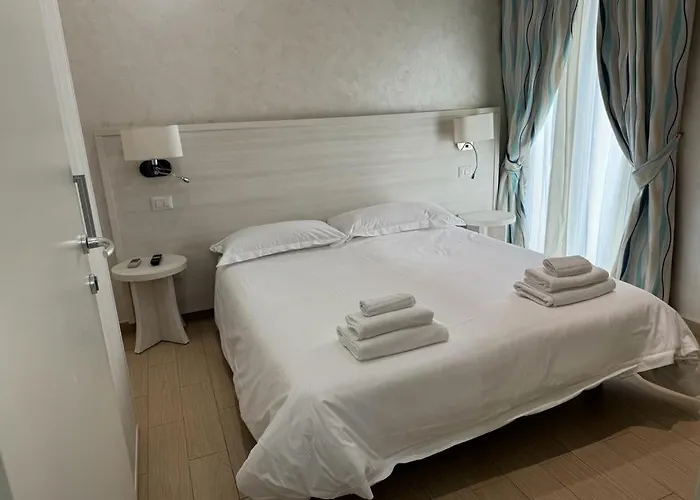 Marina Beach Hotel *