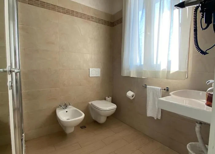 Marina Beach Hotel *