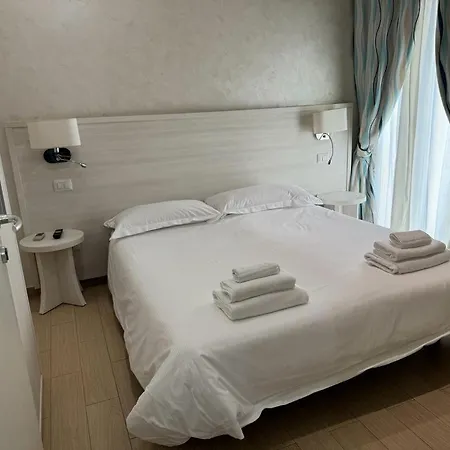 Marina Beach Hotel *